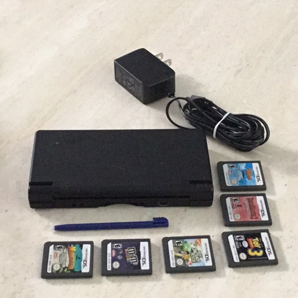 Nintendo DSi Console & 6 Nintendo DS Games Handheld System & Charger Toy Story - Picture 9 of 16